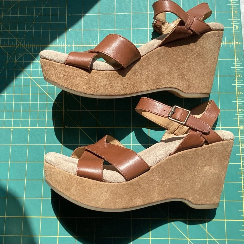 Vintage Y2K Nine West Brown Wedge Sandals Sz 9 Boho Hippie Athleisure Travel